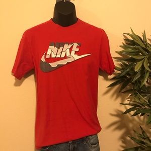 bundle of 7+ tees. Name brands size small men’s